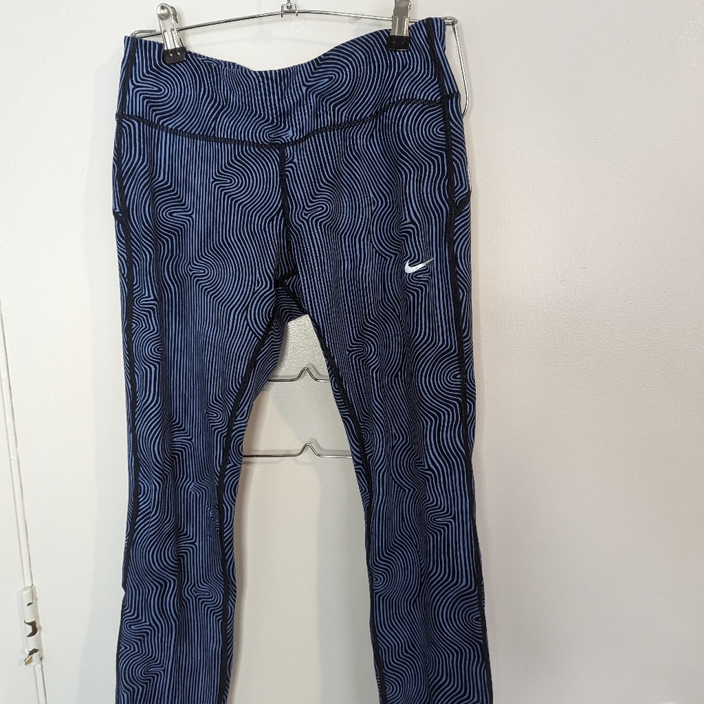 Nike 3/4 length leggings